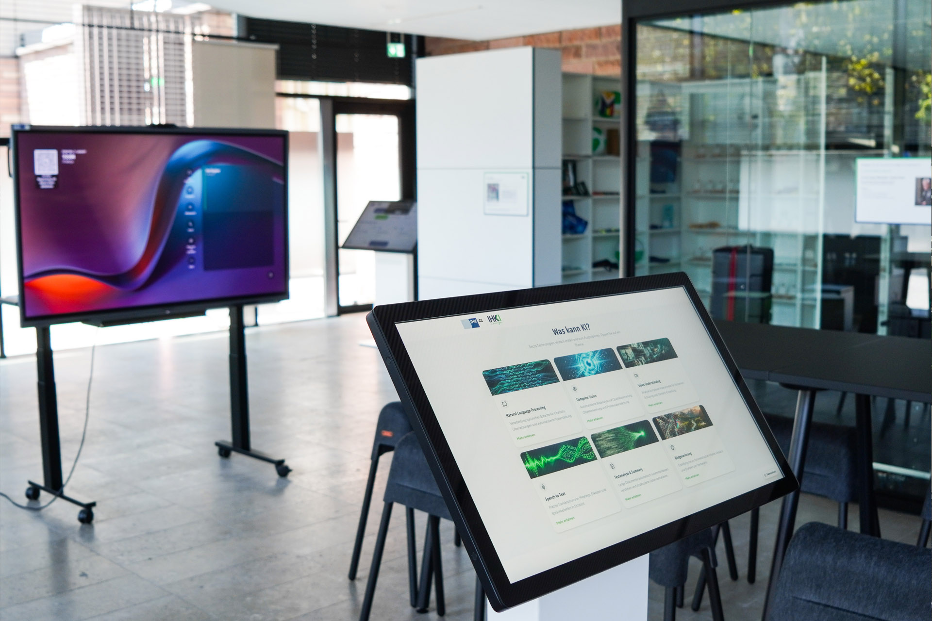Interaktive iiyama Workstation im Foyer der IHK Region Stuttgart
