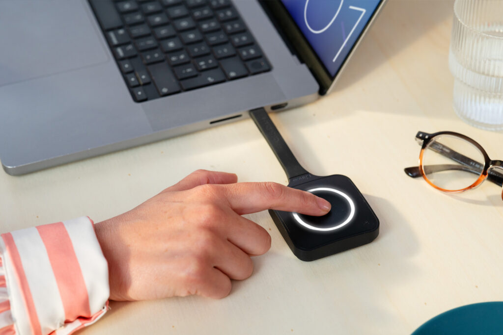 ClickShare Hub Button