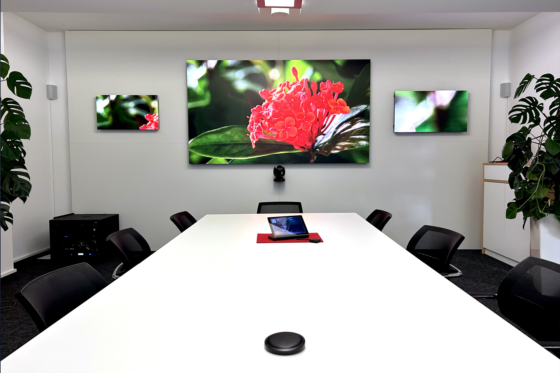 Bild von der Webseite von Beamer & more GmbH