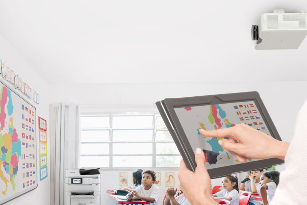 Digitale Medien im Unterricht: Tablet und Epson Beamer